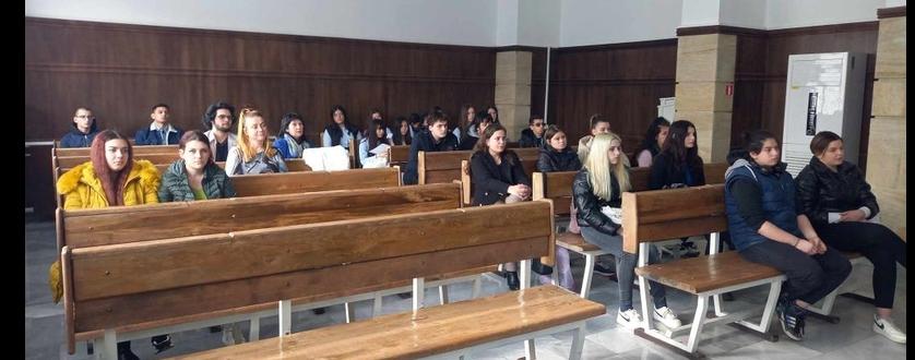 Ученици от СУ „Л. Каравелов“ разговаряха със съдия от Окръжния съд в Добрич