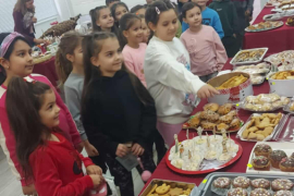 Коледен благотворителен базар в СУ „Любен Каравелов“, гр. Добрич ????