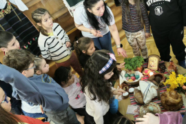 Вълнуващ великденски ден за първокласниците в читалището